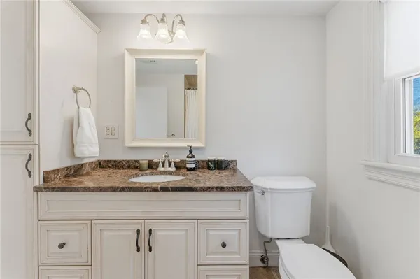 $469,999 | 9 Tophill Circle, Cranston, RI 02920