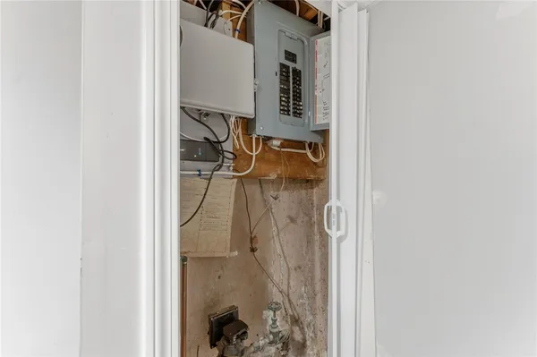 $469,999 | 9 Tophill Circle, Cranston, RI 02920