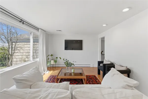 $469,999 | 9 Tophill Circle, Cranston, RI 02920