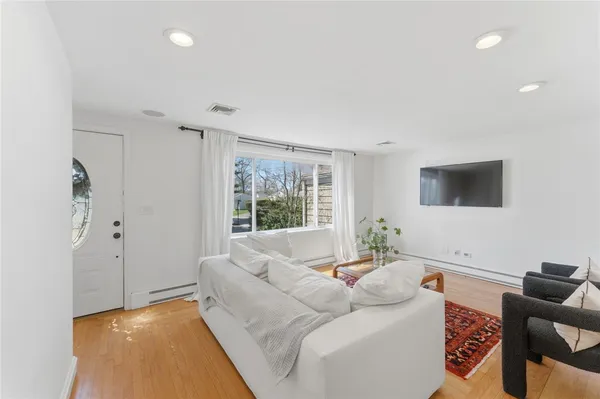 $469,999 | 9 Tophill Circle, Cranston, RI 02920