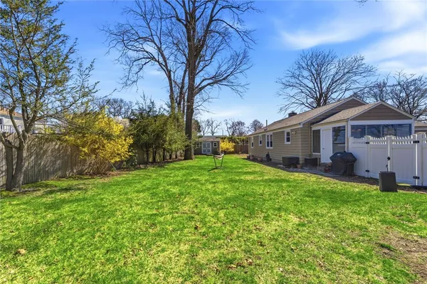 $469,999 | 9 Tophill Circle, Cranston, RI 02920