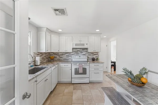 $469,999 | 9 Tophill Circle, Cranston, RI 02920