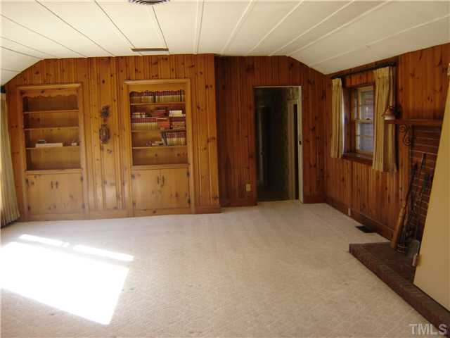815 Goodwin Road Durham, NC 27712 - Photo 7 of 15 an empty room with window