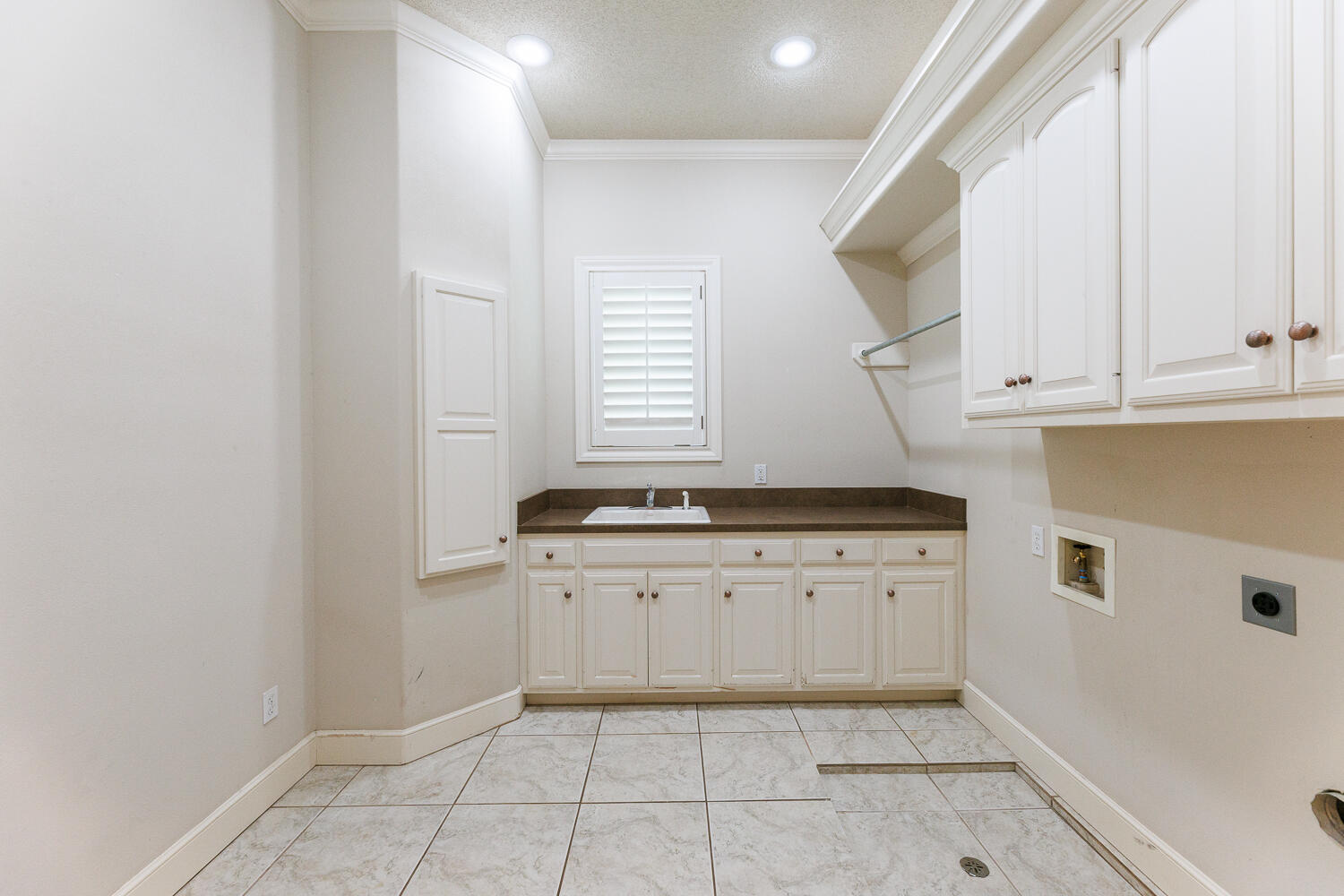 9809 Topeka Avenue Lubbock, TX 79424 - Photo 79 of 87 Laundry Room
