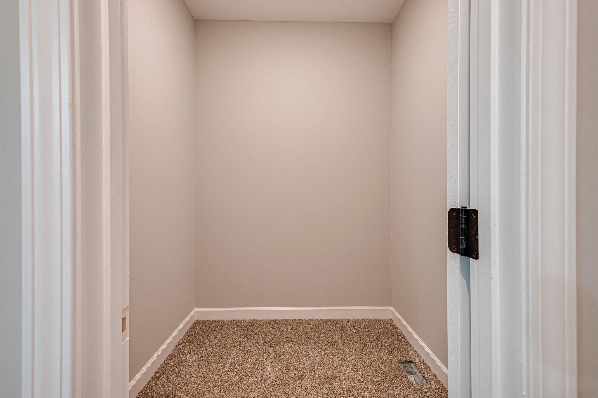 1195 Liberty Road Charlotte, TN 37036 - Photo 20 of 27 LARGE Walk In Closet