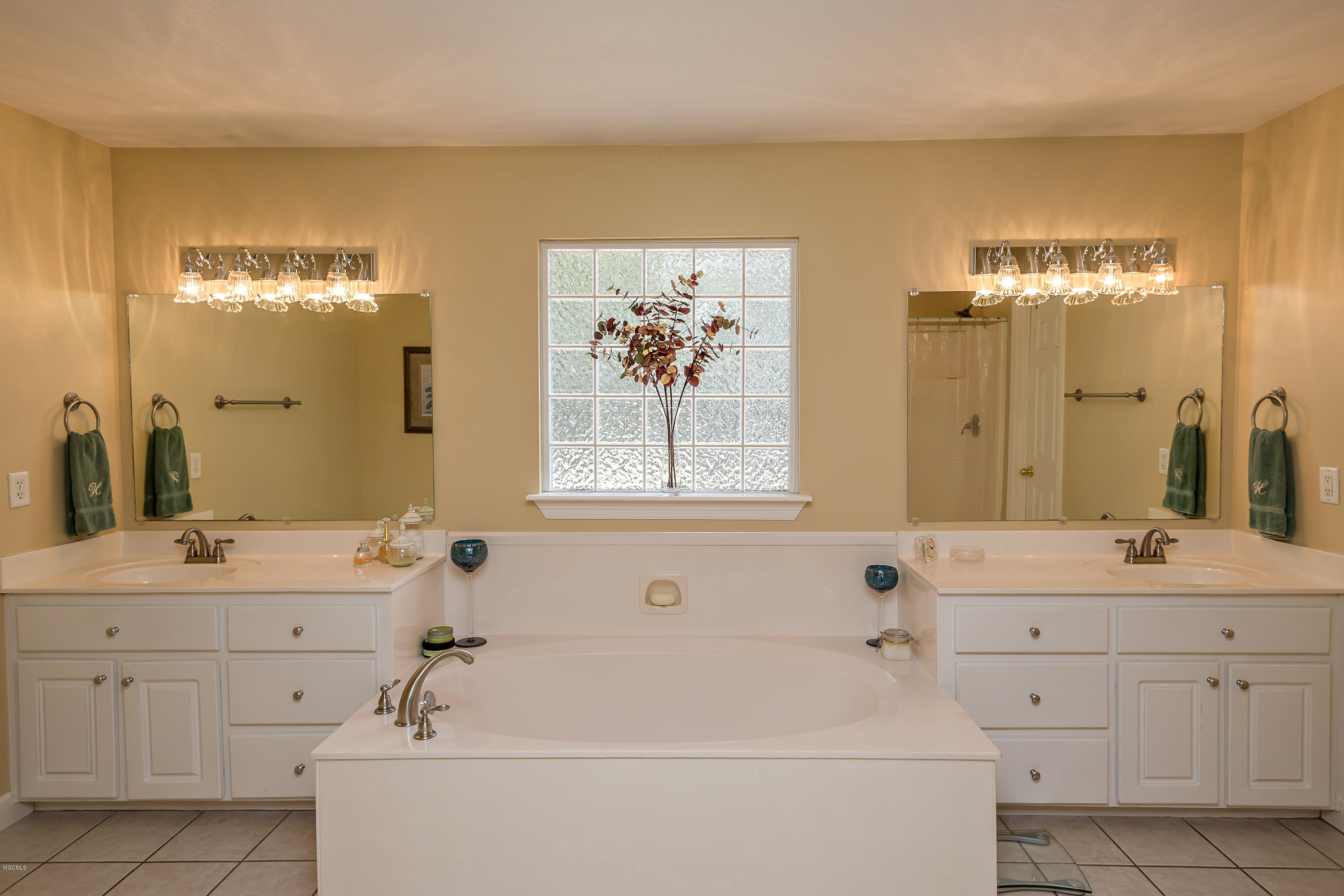 11800 Bluff Ridge Road Vancleave, MS 39565 - Photo 21 of 42 master bath