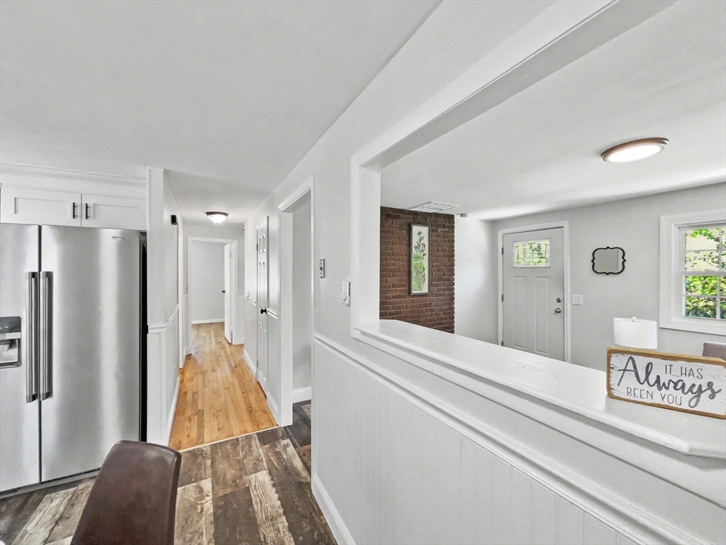 206 Treetop Avenue Springfield, MA 01118 - Photo 7 of 32