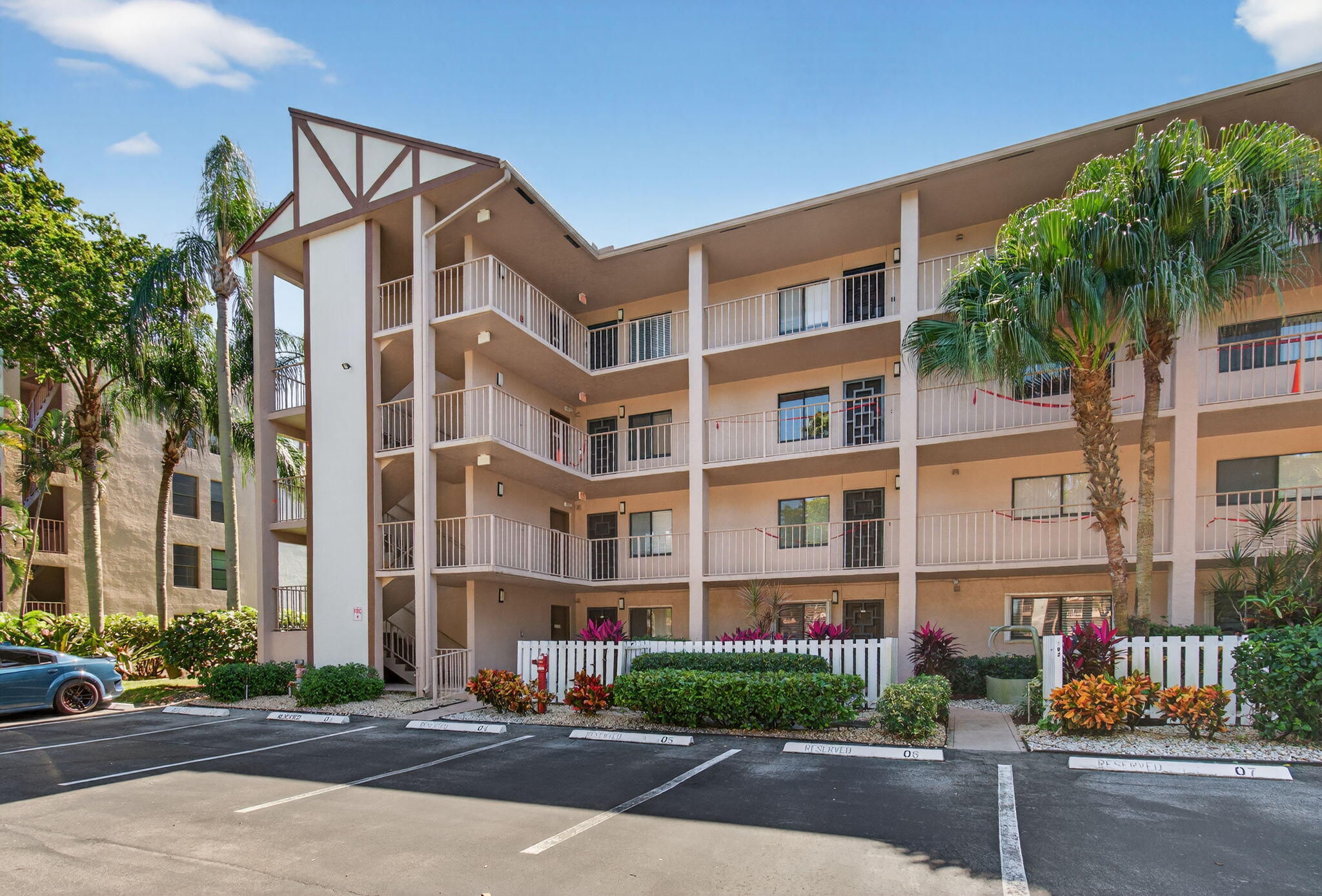 7340 Amberly Lane, Unit 101 Delray Beach, FL 33446 - Photo 4 of 90 a front view of a building
