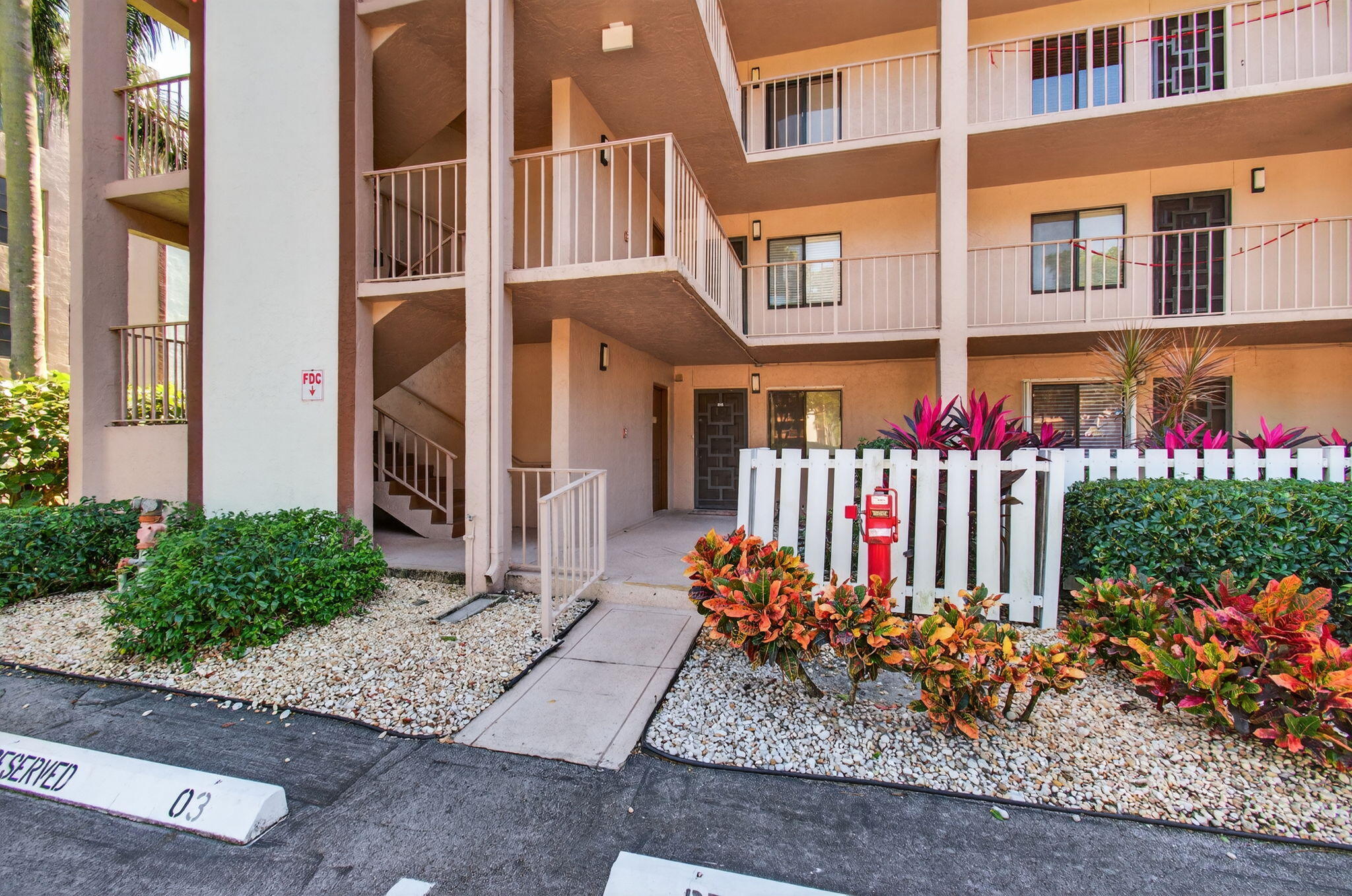 7340 Amberly Lane, Unit 101 Delray Beach, FL 33446 - Photo 5 of 90 4-web-or-mls-DSC_5519