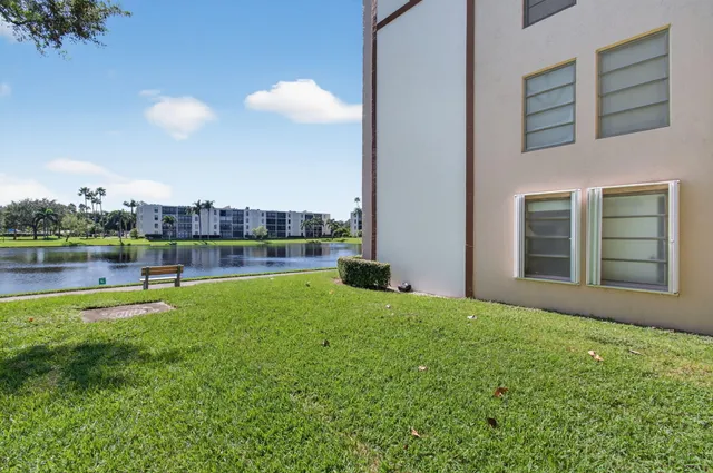 $2,000 | 7340 Amberly Lane, Unit 101, Delray Beach, FL 33446