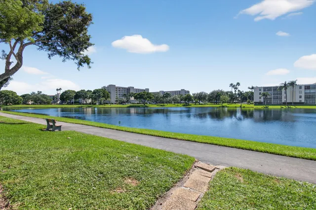 $2,000 | 7340 Amberly Lane, Unit 101, Delray Beach, FL 33446