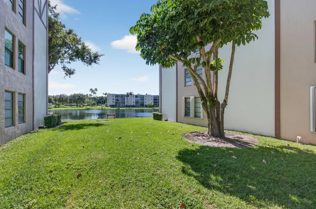 $2,000 | 7340 Amberly Lane, Unit 101, Delray Beach, FL 33446