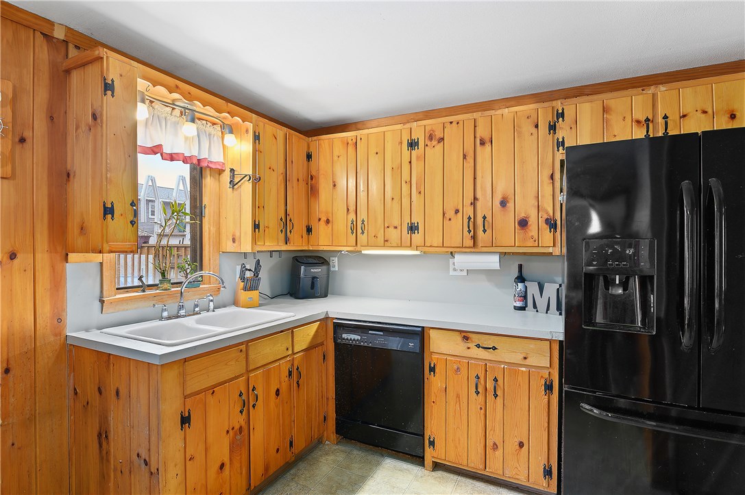 129 Lemay Road Woonsocket, RI 02895 - Photo 4 of 36