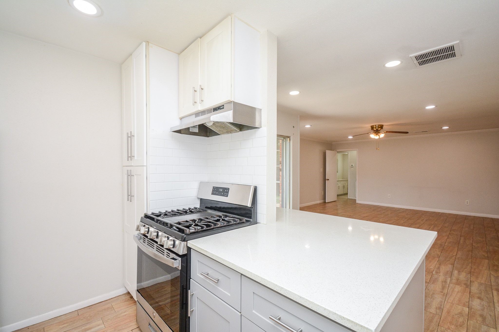 6002 Verdome Lane Houston, TX 77092 - Photo 14 of 49