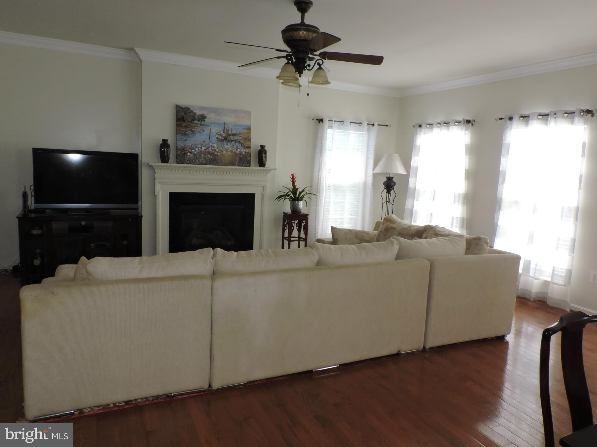 8129 Tenbrook Drive Gainesville, VA 20155 - Photo 3 of 29 Family Room