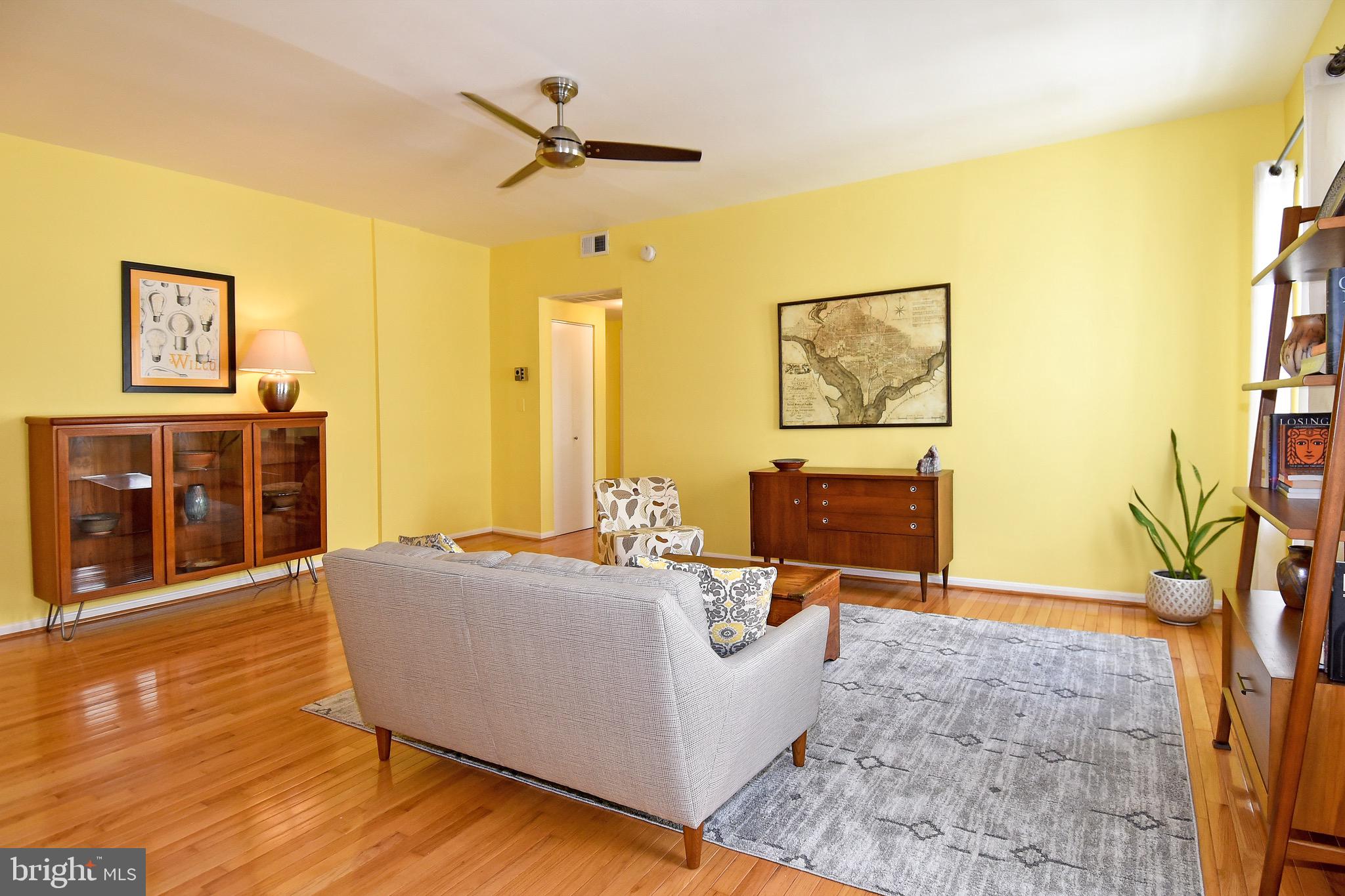 1669 Columbia Road Northwest, Unit 409 Washington, DC 20009 - Photo 11 of 47 Living Room