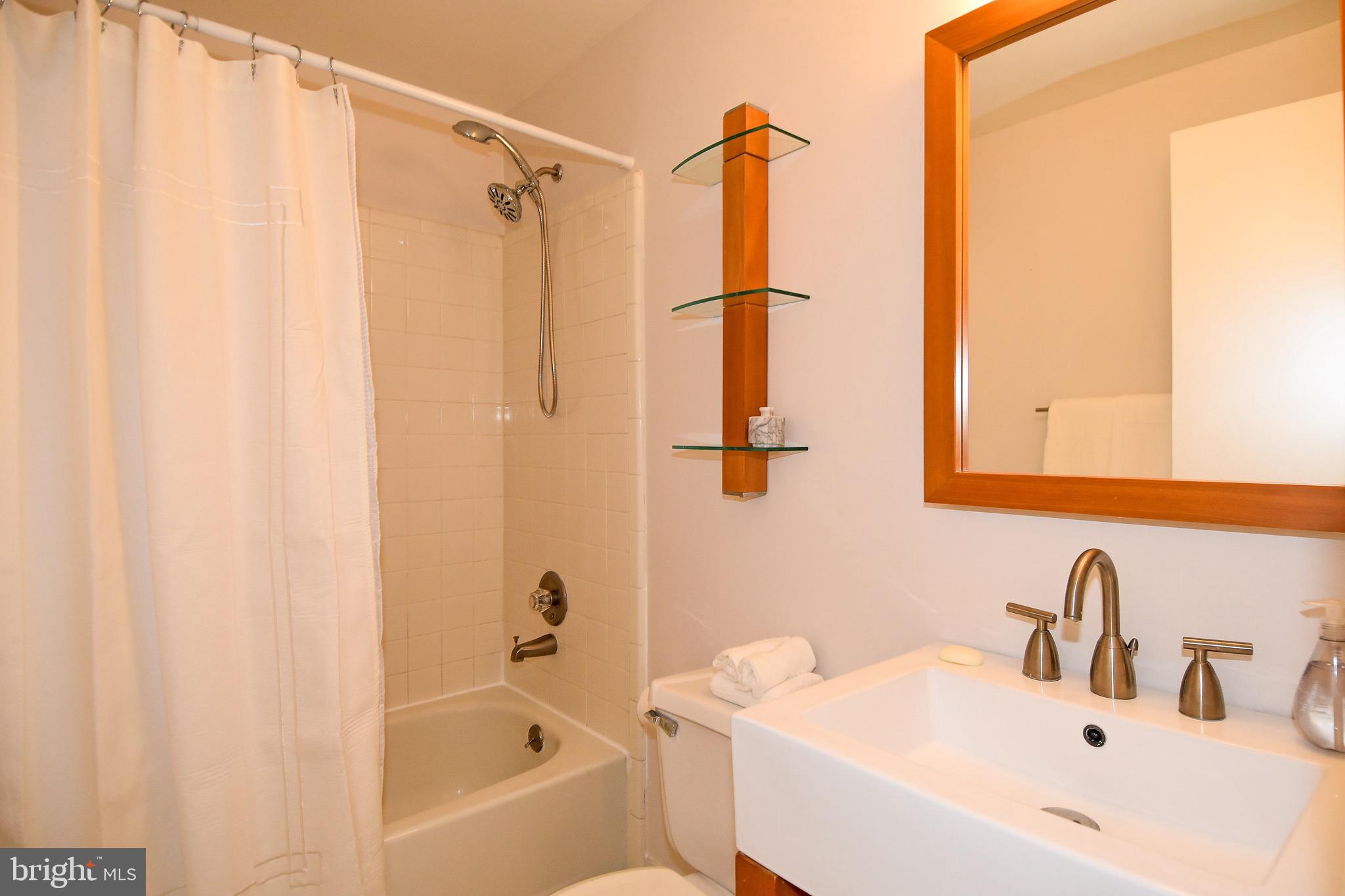 1669 Columbia Road Northwest, Unit 409 Washington, DC 20009 - Photo 20 of 47