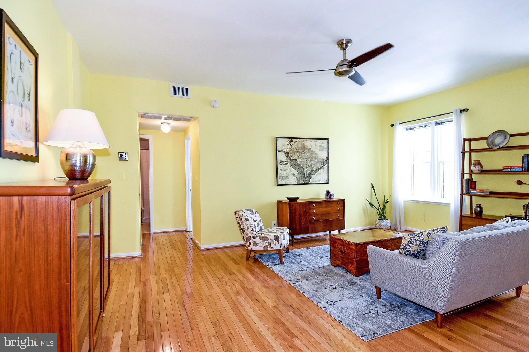 1669 Columbia Road Northwest, Unit 409 Washington, DC 20009 - Photo 9 of 47 Bright And Light Living Room