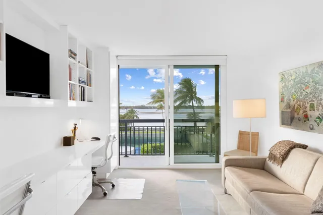 $3,150,000 | 3140 South Ocean Boulevard, Unit 307S, Palm Beach, FL 33480