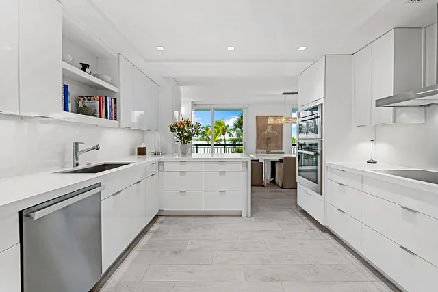 $3,150,000 | 3140 South Ocean Boulevard, Unit 307S, Palm Beach, FL 33480