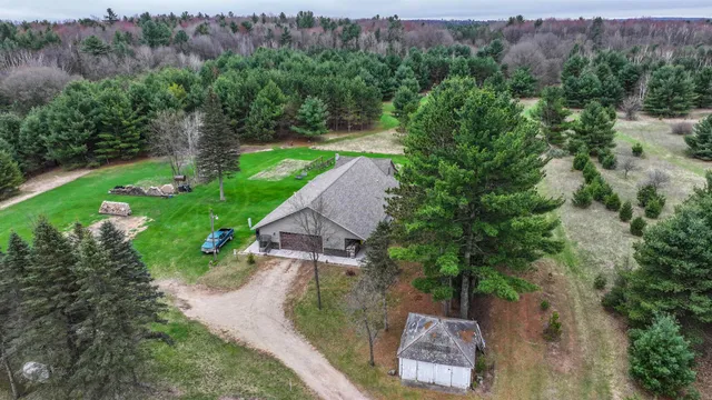$425,000 | E2303 Aasen Road, Iola, WI 54945