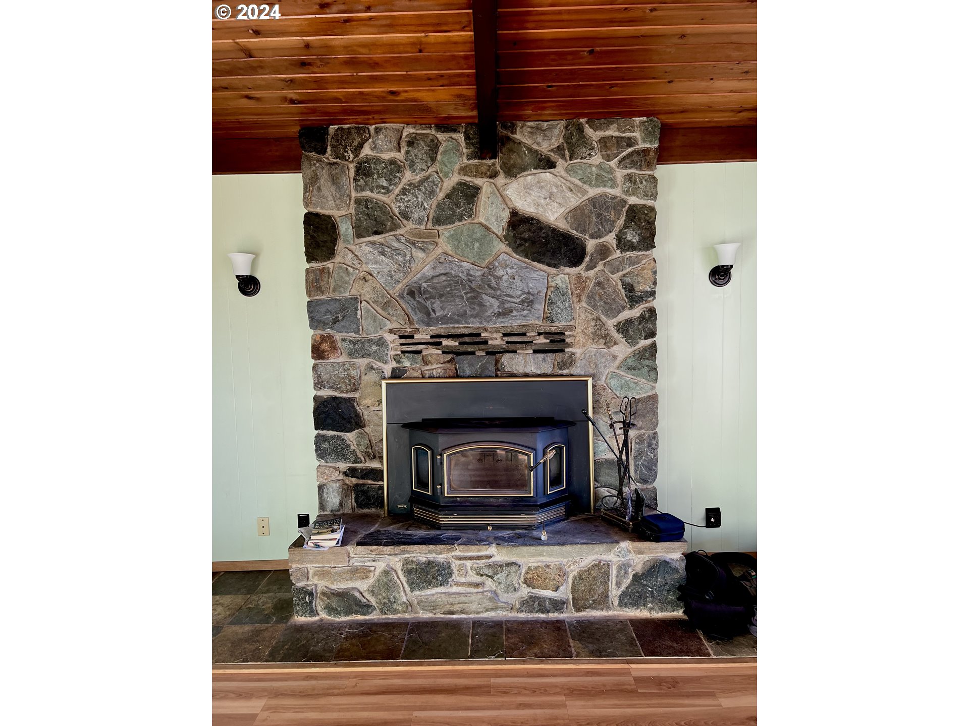 29280 Lacy Street Gold Beach, OR 97444 - Photo 29 of 38 a view of fireplace with wooden floor