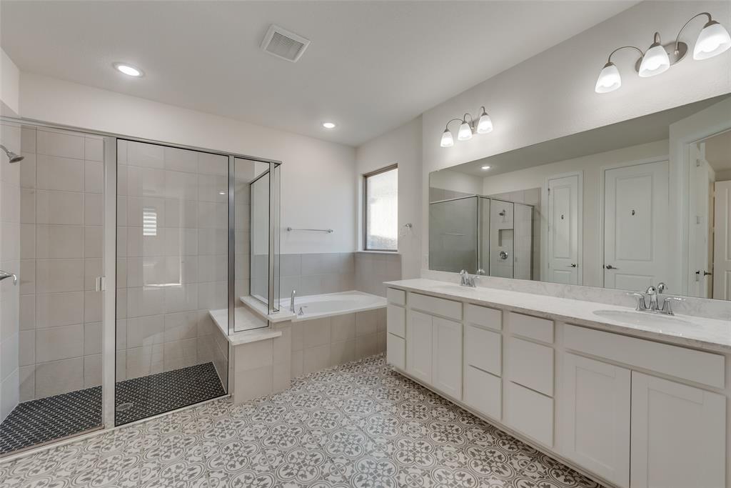 16476 Ryder Rock Road Frisco, TX 75033 - Photo 26 of 40 Double vanities and separate bath tub