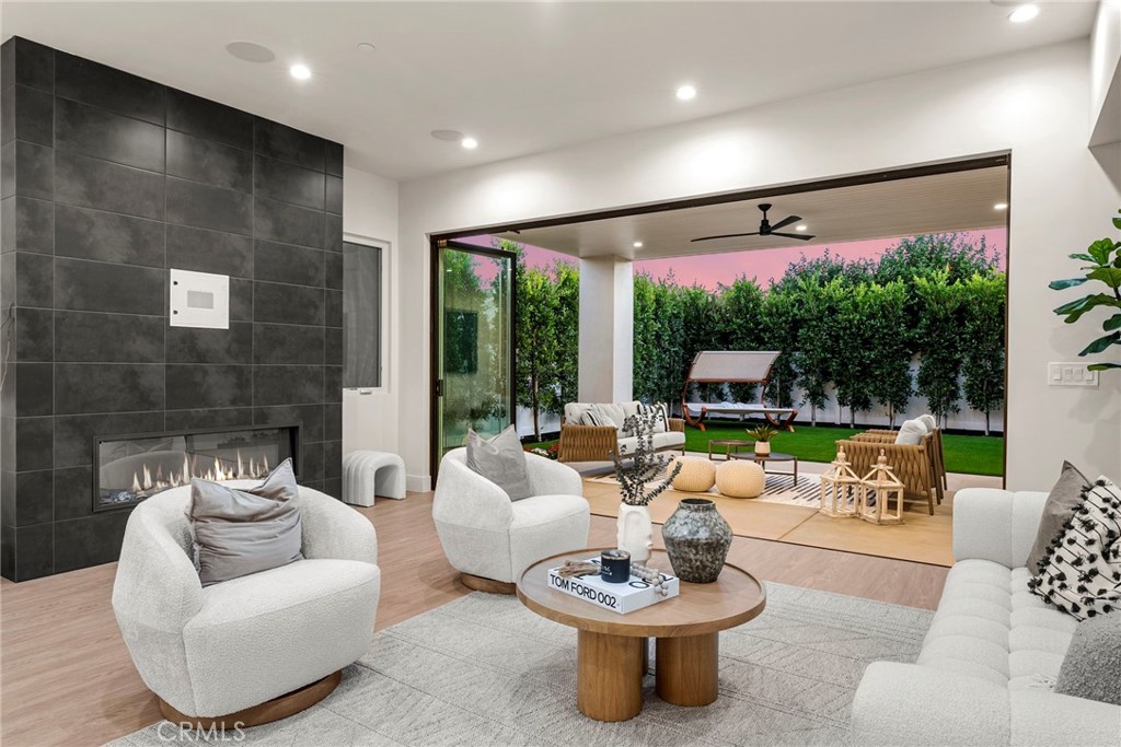 161 Cecil Place, Unit A Costa Mesa, CA 92627 - Photo 3 of 63