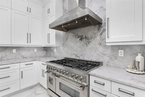 $5,995,000 | 5951 Northwest 72nd Way, Parkland, FL 33067