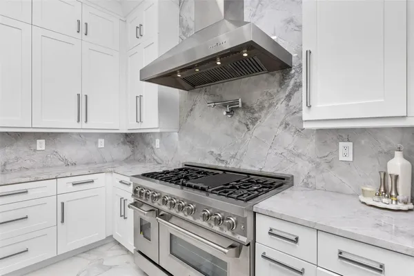 $5,745,000 | 5951 Northwest 72nd Way, Parkland, FL 33067