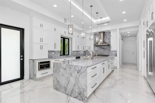 $5,745,000 | 5951 Northwest 72nd Way, Parkland, FL 33067