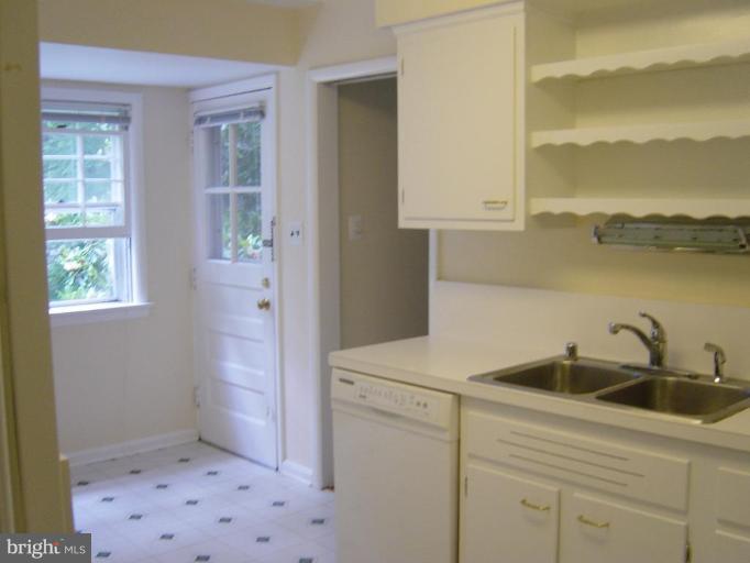 1107 Cameron Road Alexandria, VA 22308 - Photo 5 of 13 Kitchen #2