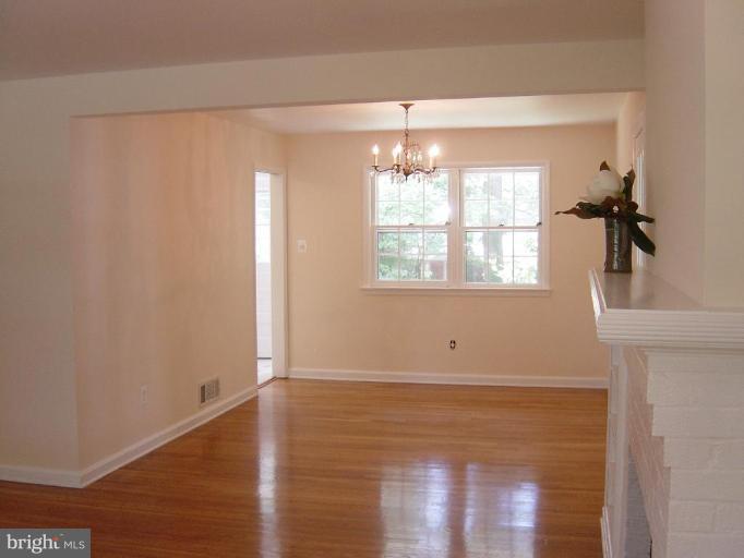 1107 Cameron Road Alexandria, VA 22308 - Photo 7 of 13 Dining Room #2