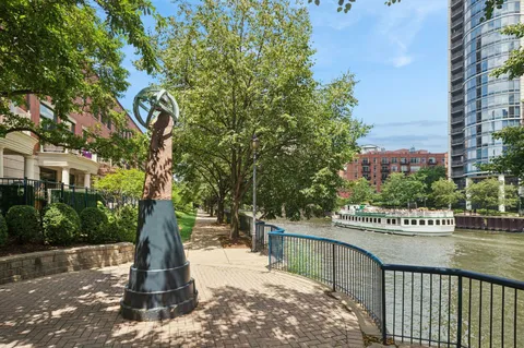 $1,599,000 | 484 North Canal Street, Chicago, IL 60654