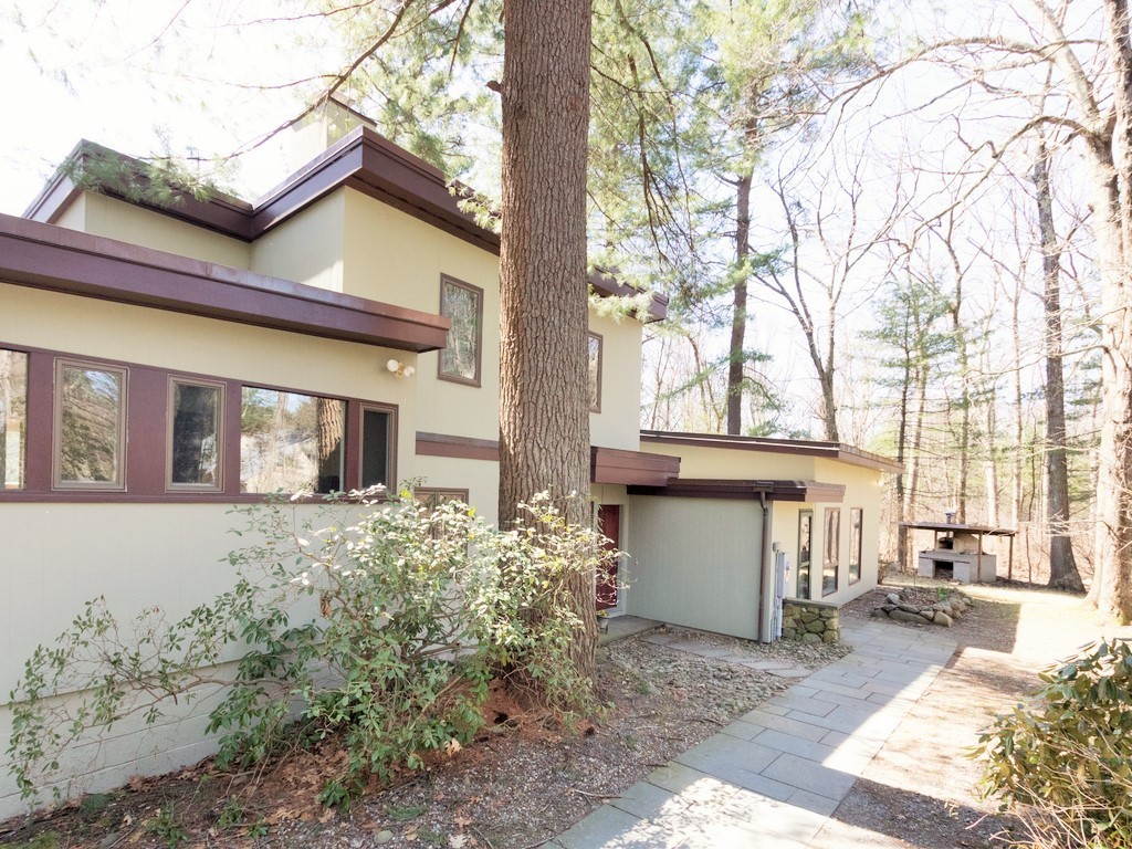 62 Beaver Pond Road Lincoln, MA 01773 - Photo 1 of 24