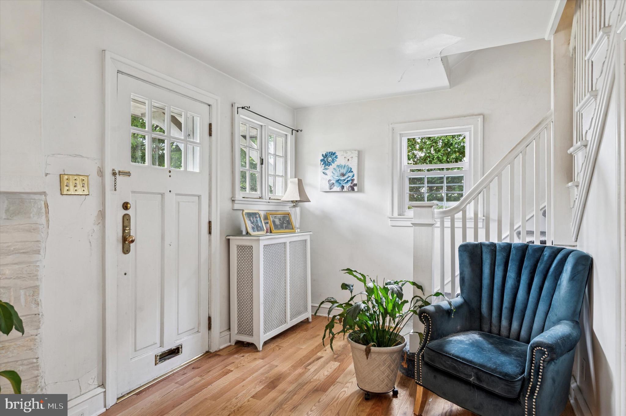 15 Oakland Road Broomall, PA 19008 - Photo 8 of 27 a living room with furniture and a potted plant