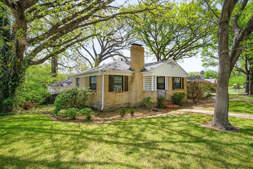 910 Reverchon Drive Dallas, TX 75211 - Photo 1 of 15 Gallery Image 1