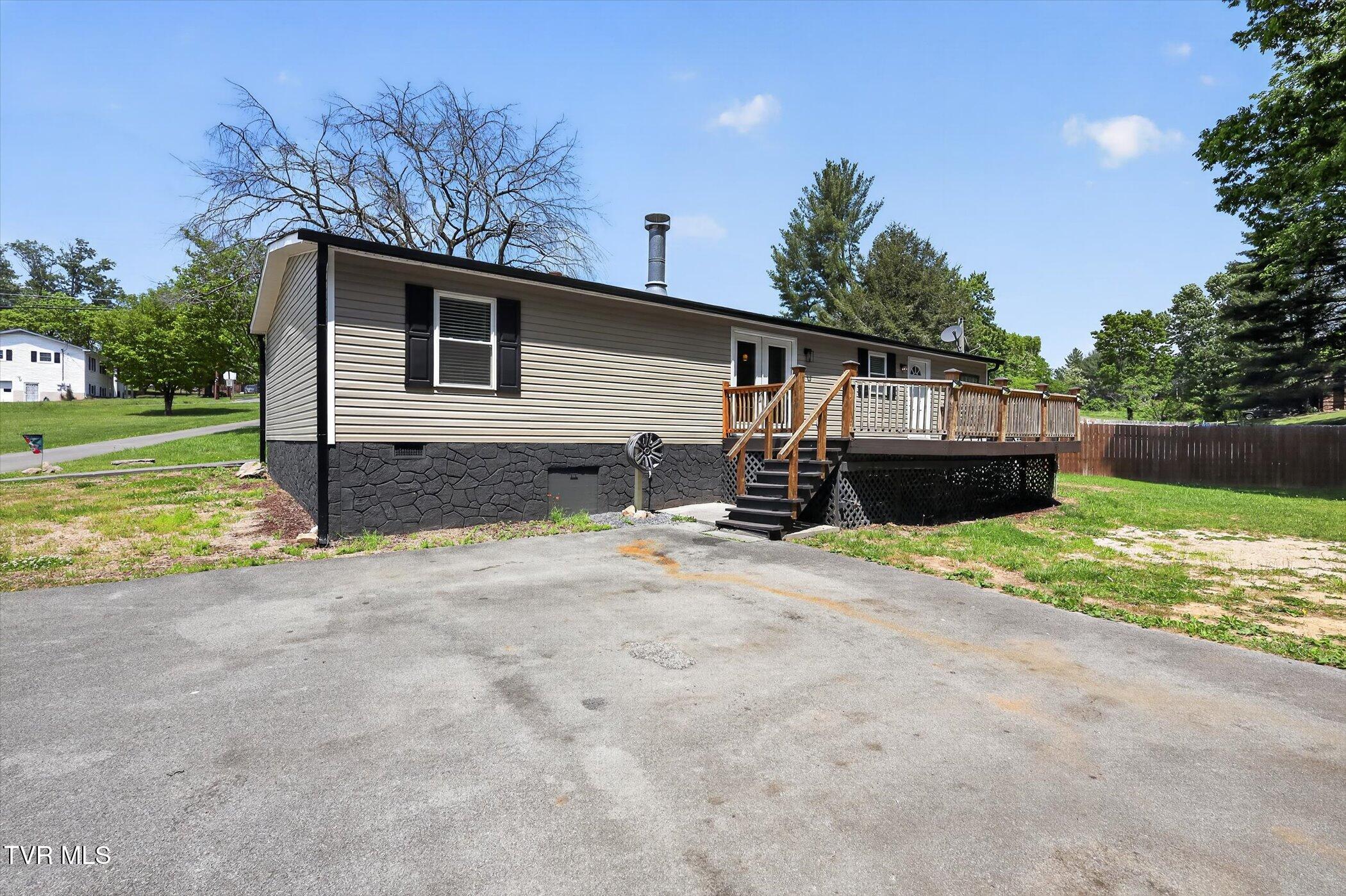 263 Big Springs Road Elizabethton, TN 37643 - Photo 33 of 38 33-263-Big-Springs-Rd-WindowStill-Photog