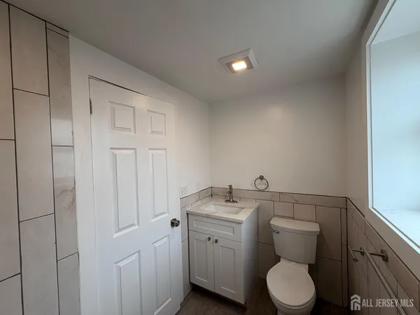 $3,800 | 1020 Raritan Avenue, Highland Park, NJ 08904