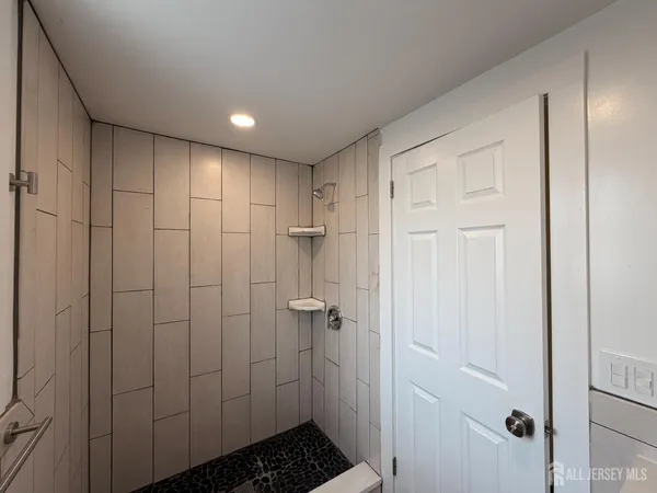 $3,800 | 1020 Raritan Avenue, Highland Park, NJ 08904