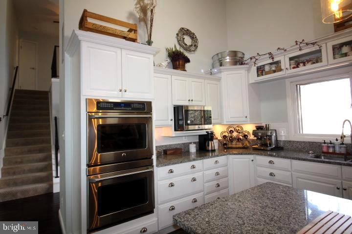 14316 Spriggs Road Woodbridge, VA 22193 - Photo 22 of 85 Kitchen - Double Ovens & Microwave