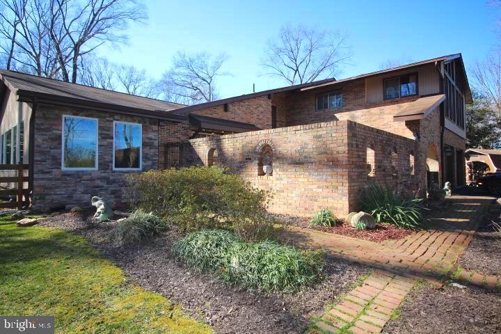 14316 Spriggs Road Woodbridge, VA 22193 - Photo 73 of 85 Seasonal - Entry