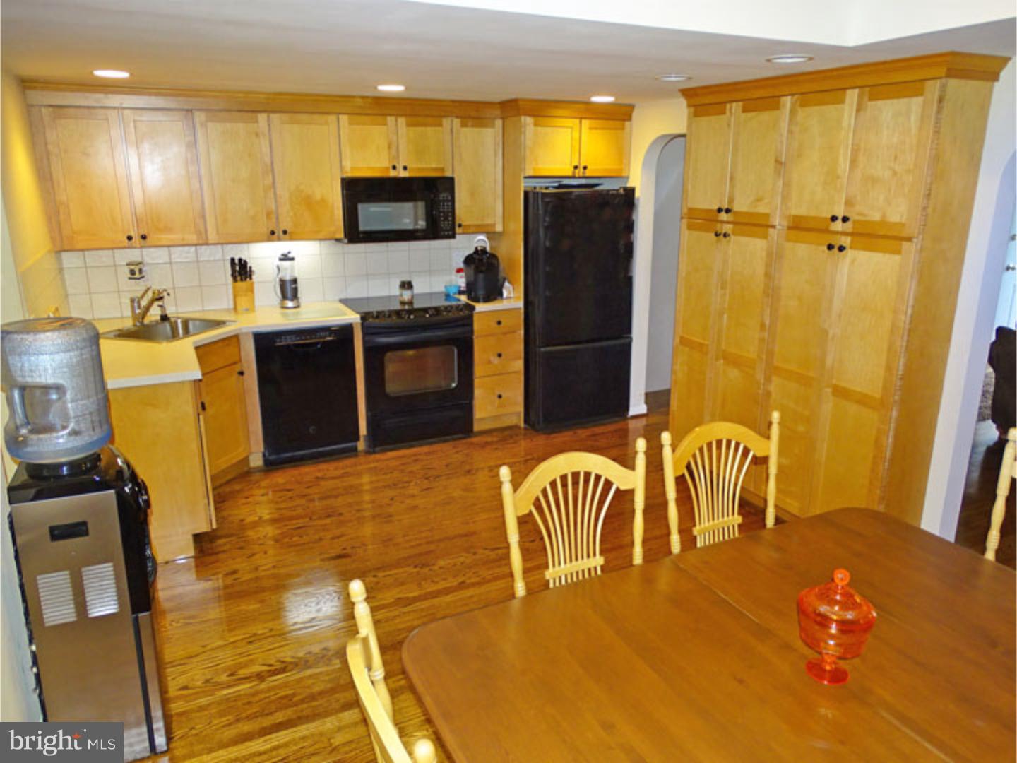 692 Rising Sun Avenue Holland, PA 18966 - Photo 11 of 25 Kitchen