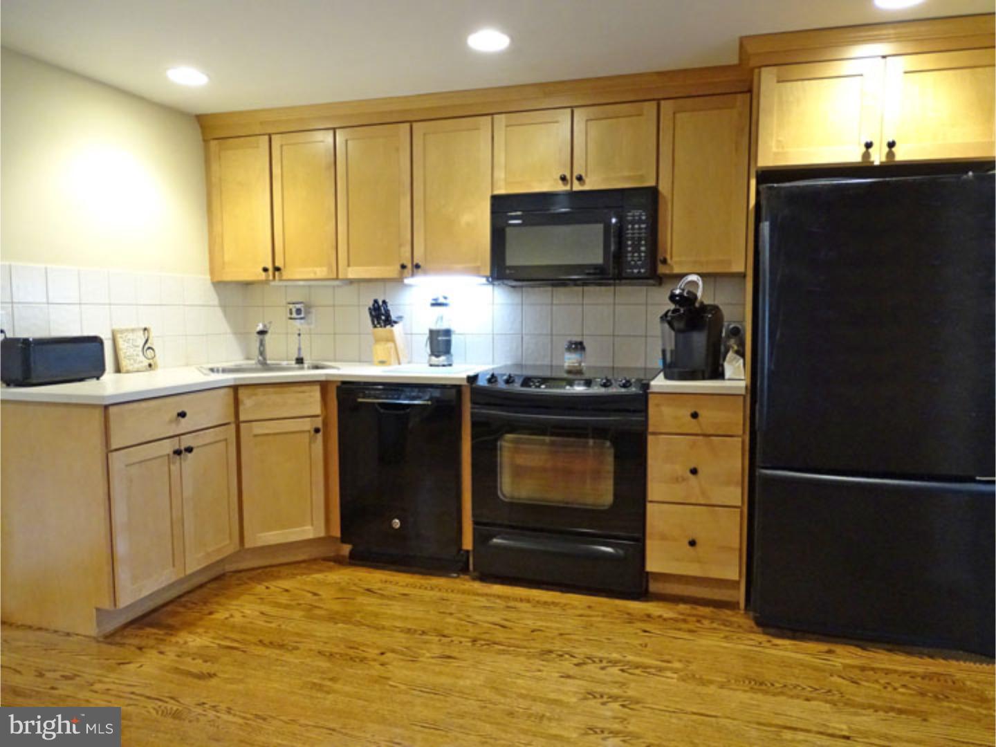 692 Rising Sun Avenue Holland, PA 18966 - Photo 12 of 25 Kitchen