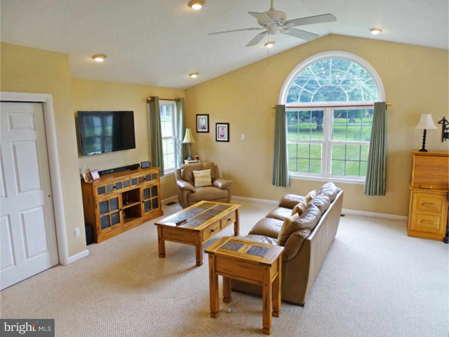692 Rising Sun Avenue Holland, PA 18966 - Photo 14 of 25 Great Room