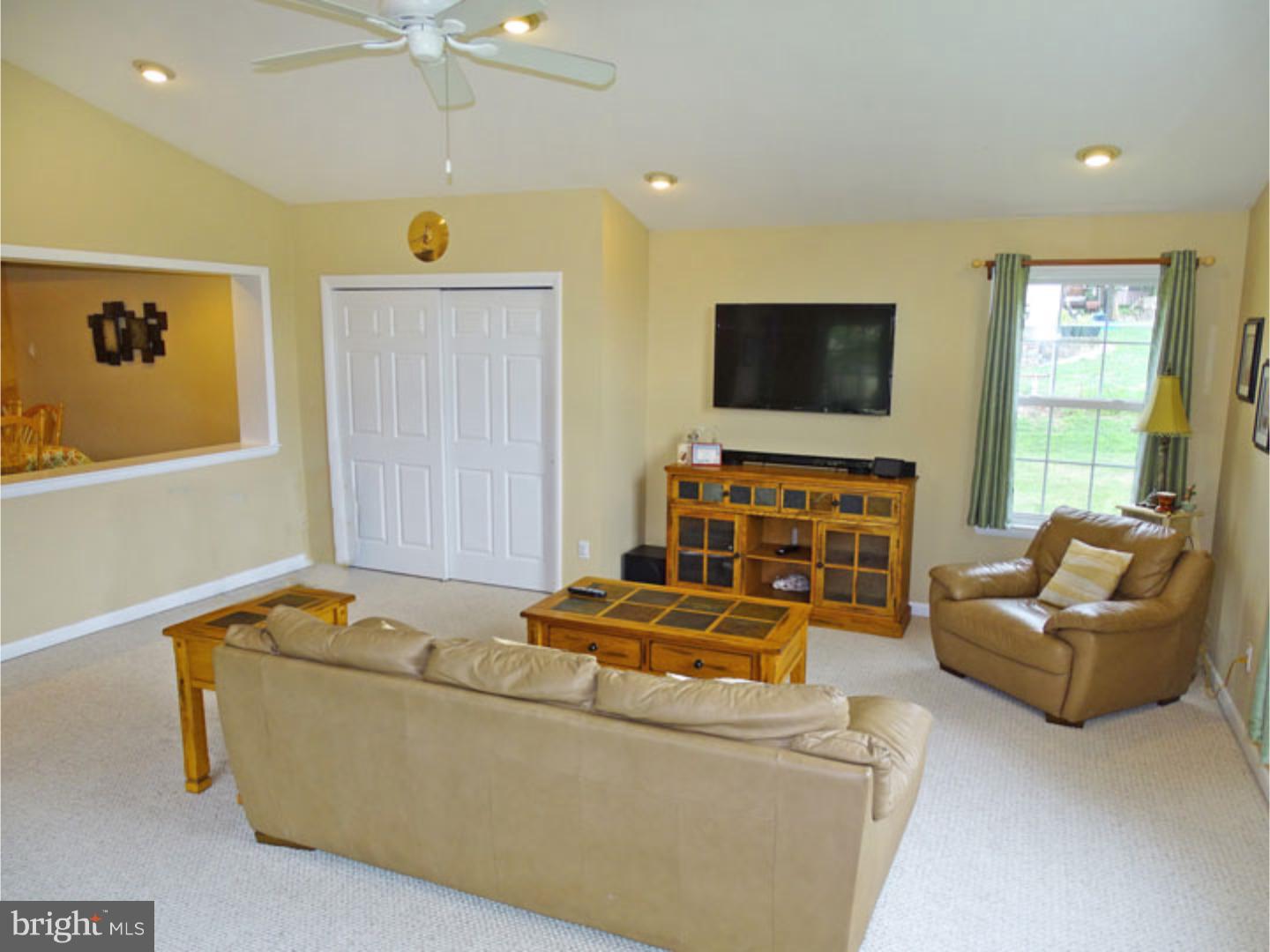 692 Rising Sun Avenue Holland, PA 18966 - Photo 16 of 25 Great Room