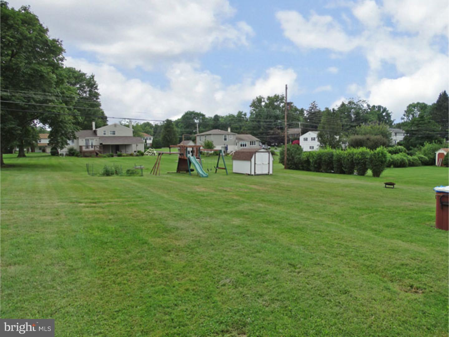 692 Rising Sun Avenue Holland, PA 18966 - Photo 4 of 25 Back Yard