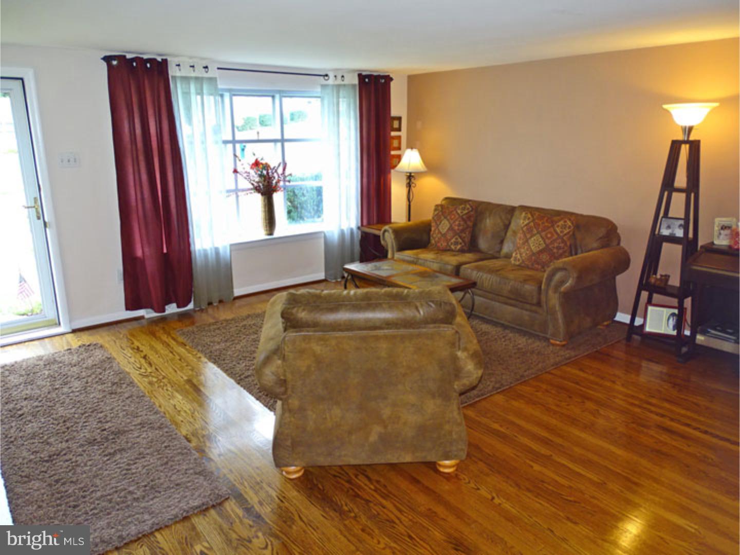 692 Rising Sun Avenue Holland, PA 18966 - Photo 8 of 25 Living Room