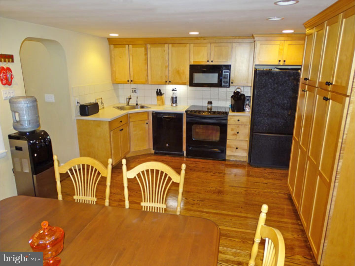 692 Rising Sun Avenue Holland, PA 18966 - Photo 10 of 25 Kitchen
