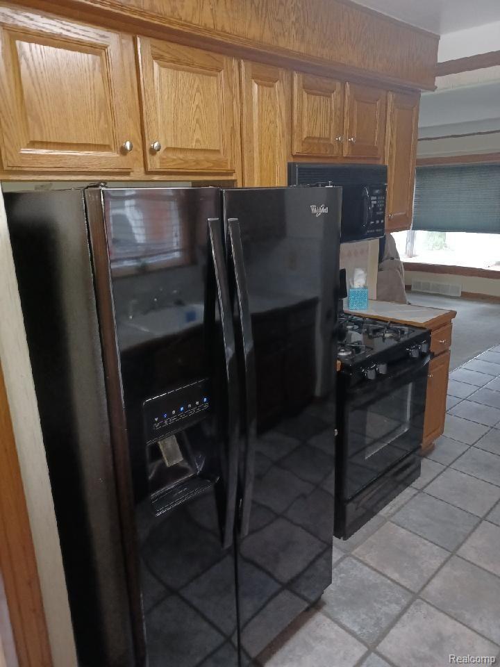 15541 Champaign Road Allen Park, MI 48101 - Photo 9 of 30 2597.jpeg